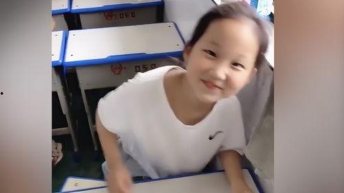 女孩舍不得吃瓜,女孩的甜蜜纠结  第3张