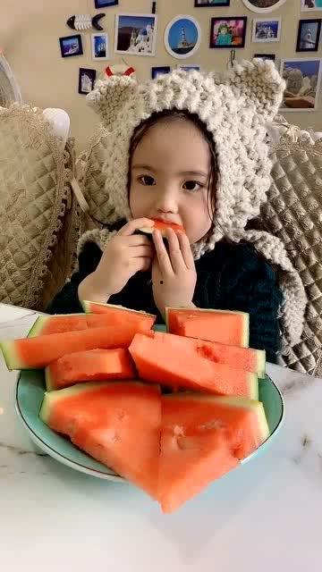 摩羯座丫头吃瓜,揭秘娱乐圈的瓜田秘闻