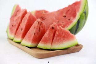 夏天怎么吃瓜视频,跟着视频学怎么吃瓜，清凉一夏！