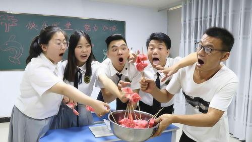 老同学太享受吃瓜,揭秘网络时代的社交新现象