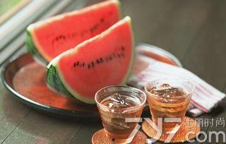 道具 吃瓜吐籽,吃瓜吐籽，品味生活百态