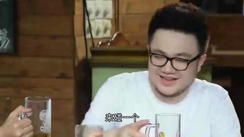 小伙吃瓜短剧,小伙短剧中的爆笑吃瓜日常